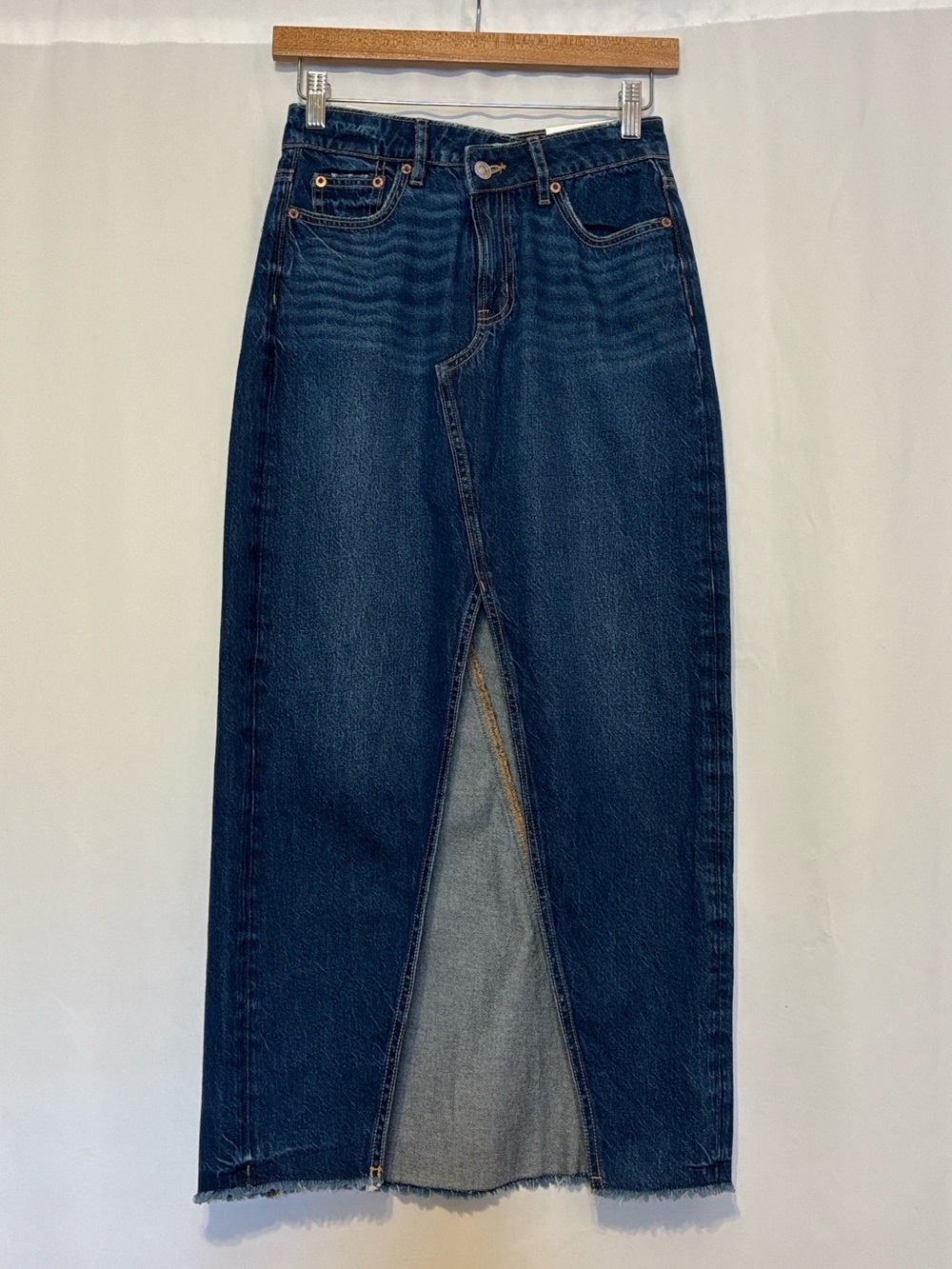American Eagle dark wash ‘90s high rise denim front slit maxi skirt size 24 NWT